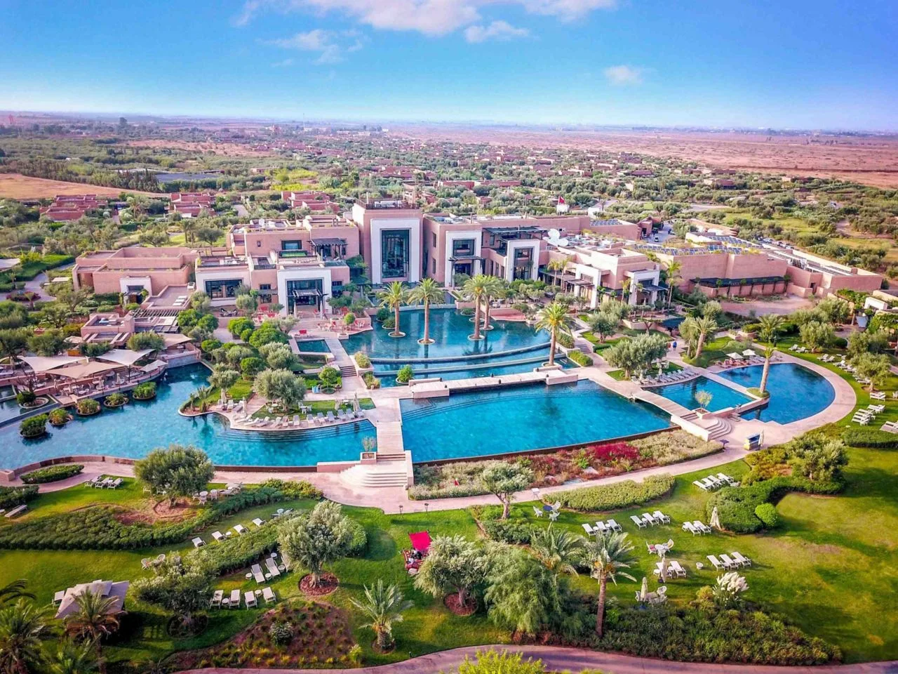 Vue aérienne du domaine et des piscines — Fairmont Royal Palm Marrakech