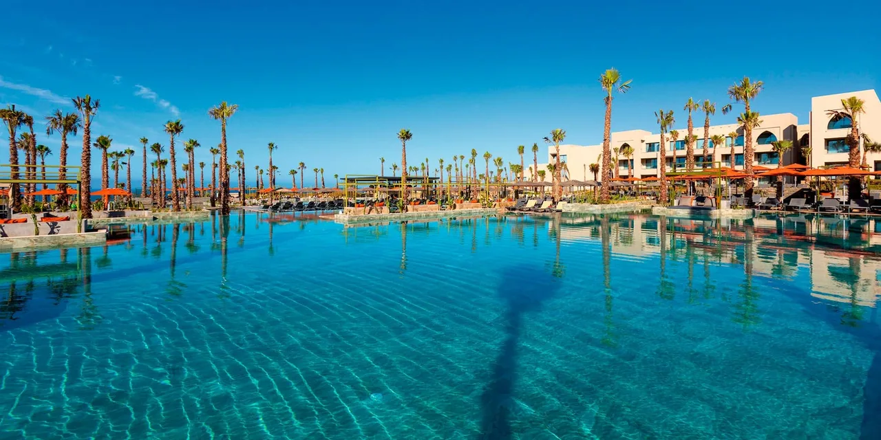 Bassin et façade du resort — Riu Palace Tikida Taghazout