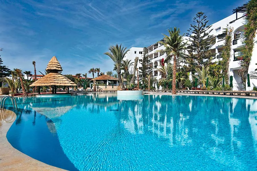 Piscine et palmiers — Riu Tikida Beach