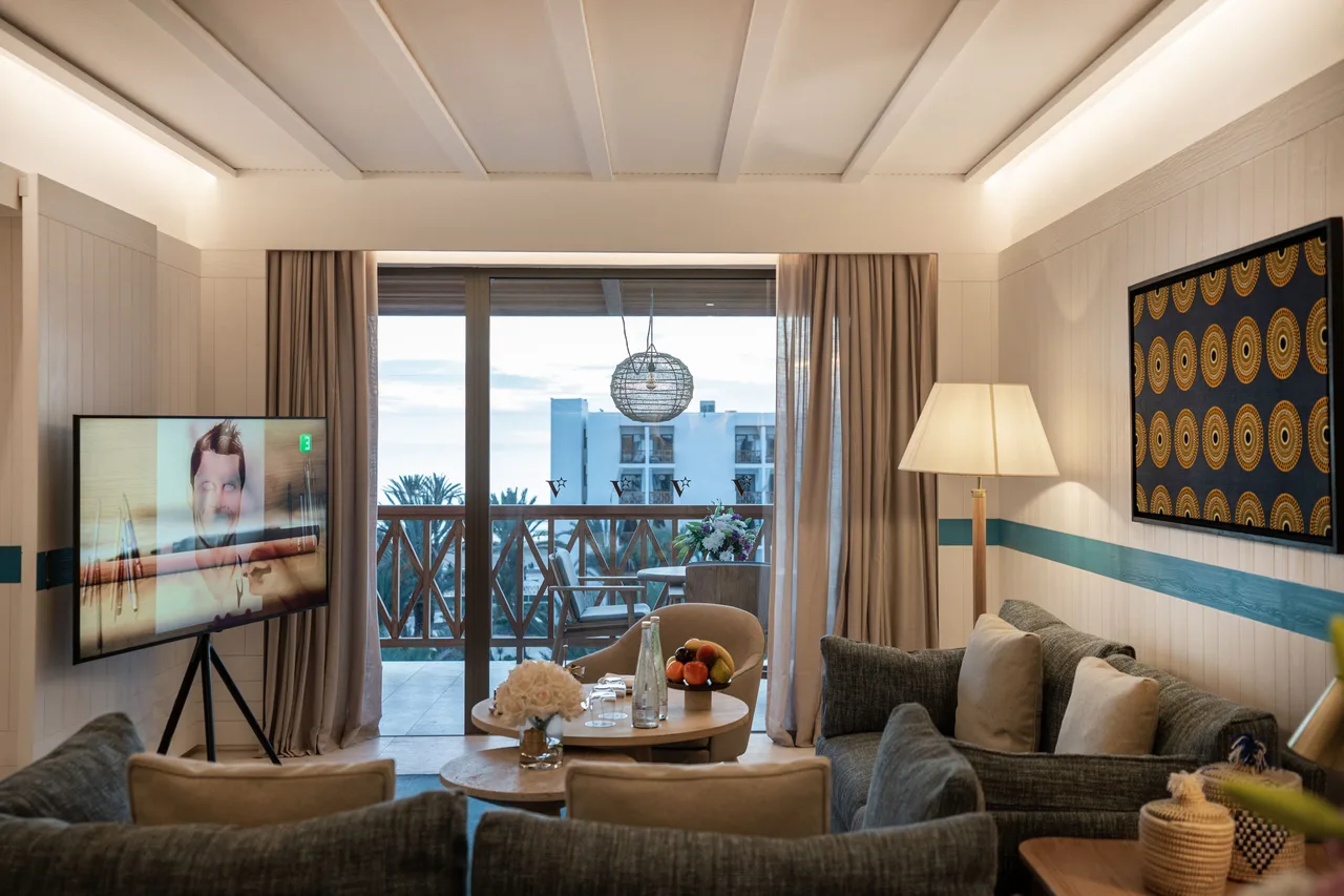 Salon ouvert sur un balcon — The View Agadir