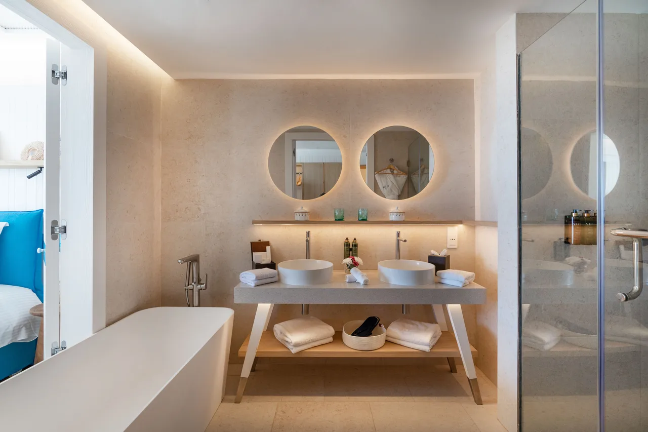 Salle de bains et double vasque — The View Agadir